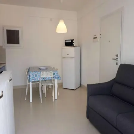Refurbished Flat In A Residential Area Apartment *
