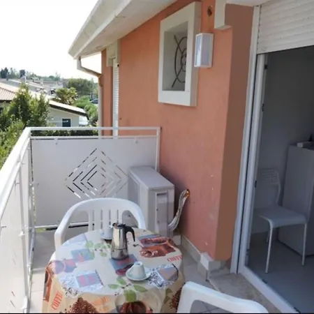 Refurbished Flat In A Residential Area *