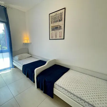 Refurbished Flat In A Residential Area Apartment