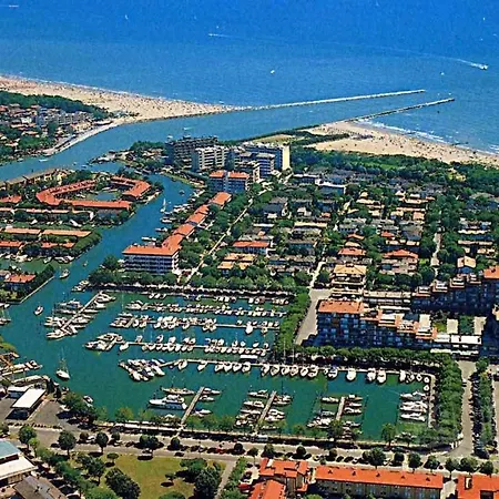 Apartment Refurbished Flat In A Residential Area Porto Santa Margherita di Caorle
