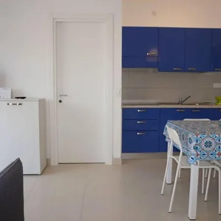 Apartment Refurbished Flat In A Residential Area