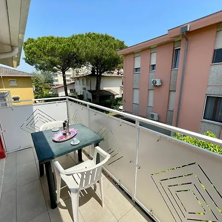 Refurbished Flat In A Residential Area Apartment *